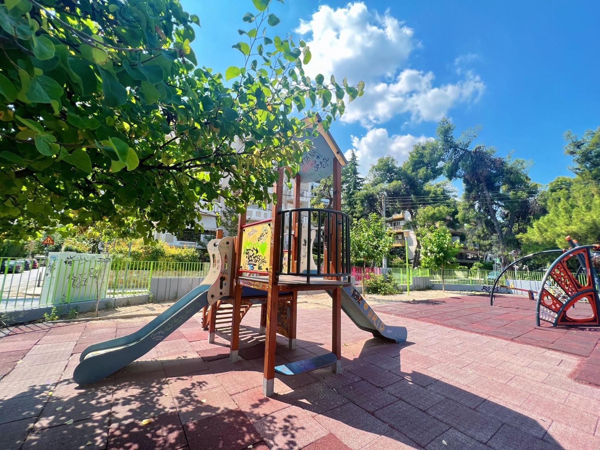 Cozy Fairytal Garden Apartment, Family Friendly, Free Parking, 15 Min To Airport Atenas Exterior foto