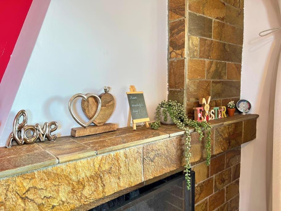 Cozy Fairytal Garden Apartment, Family Friendly, Free Parking, 15 Min To Airport Atenas Exterior foto